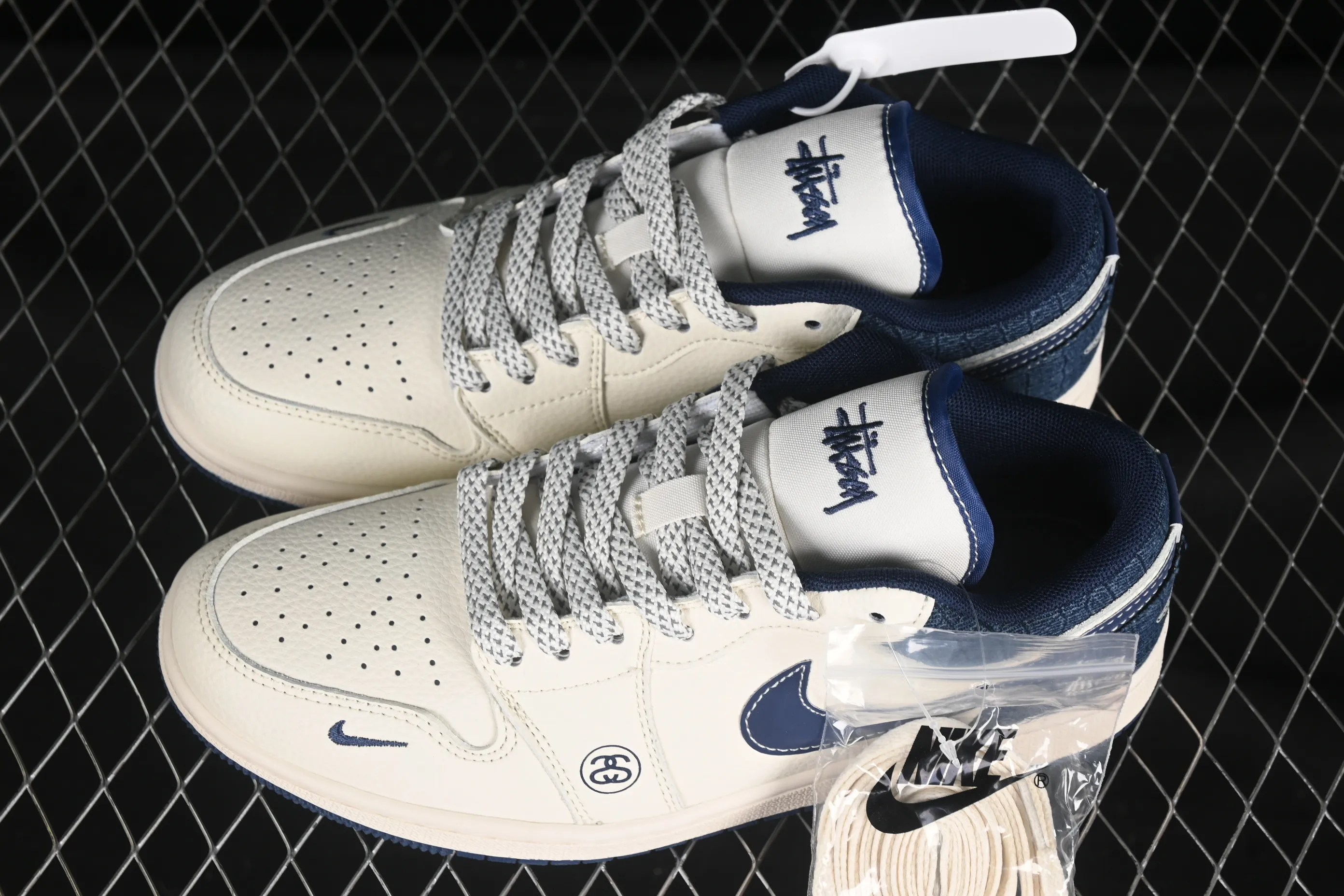 All Categories Air Jordan Jordan Series Basketball Shoes Air Jordan 1 Low High-end Customized Low-top Sneakers Travis Scott x Fragment Design x Air Jordan 1 Low OG SP AJ1 Stussi Co-branded Rice Blue Three-dimensional Sneakers Low-top Cultural Casual Sneakers XS6086-562